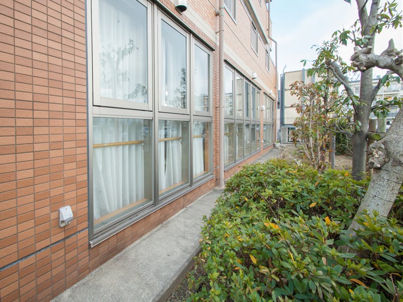 介護付有料老人ホーム プレザンメゾン茨木 敷地内