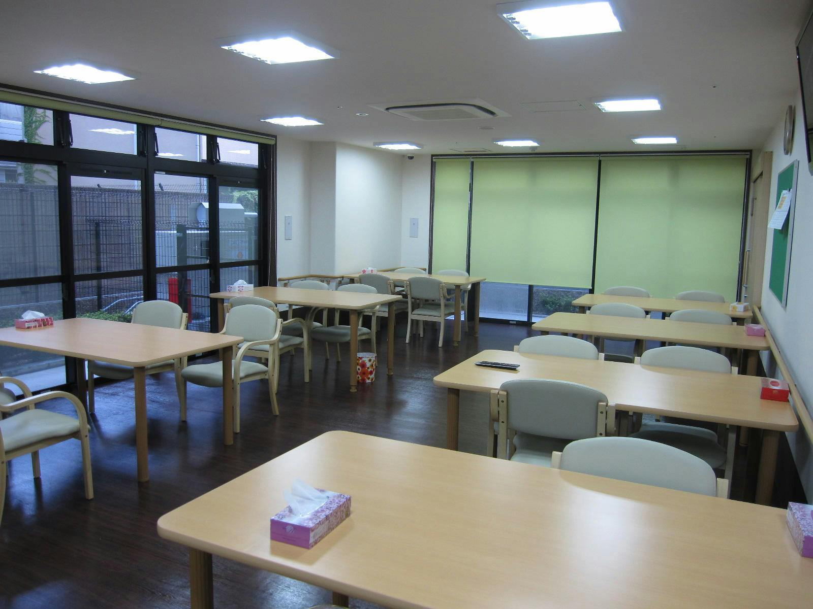 ライフパートナー新在家 食堂