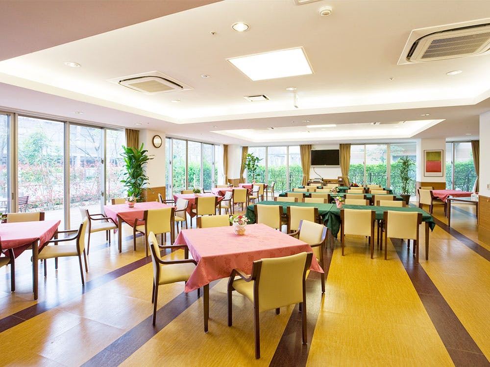 チャームスイート西宮浜 食堂兼機能訓練室