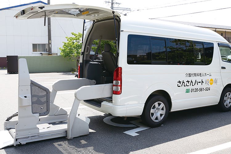 有料老人ホームさんさんハート岐南 介護車両