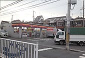 やさしい手東大阪長瀬 コンビニ