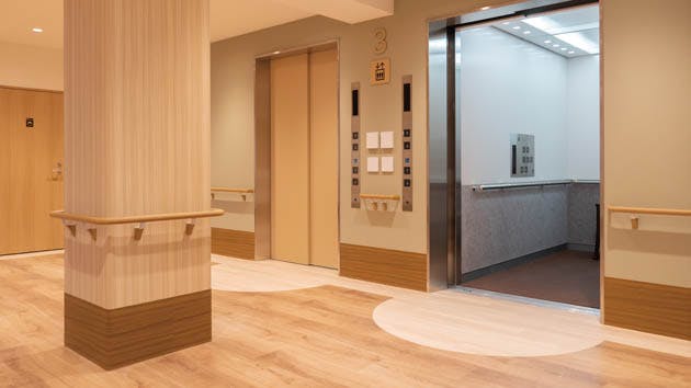 応援家族 福生 エレベーターホール