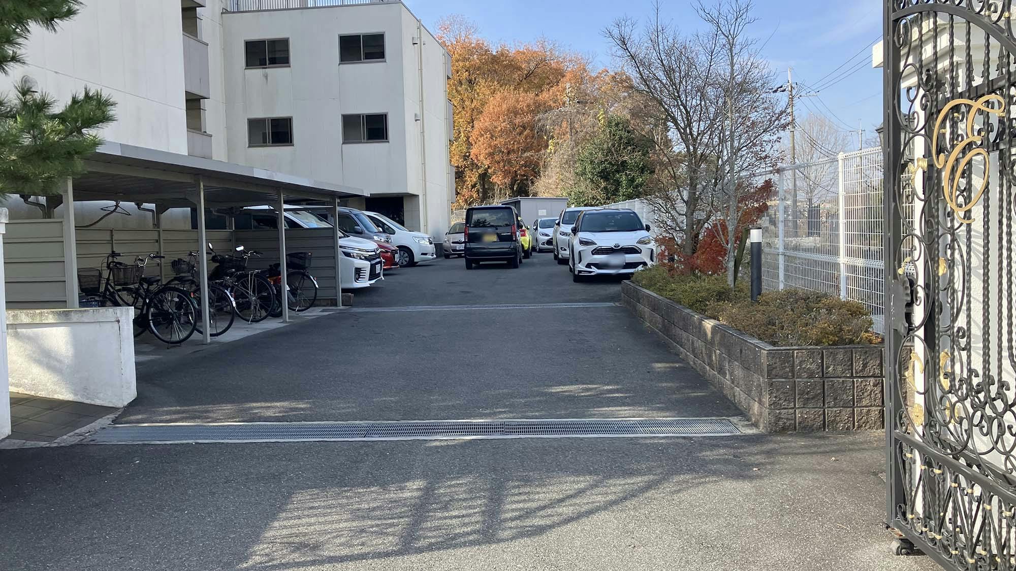 エリシオン学園前 駐車場