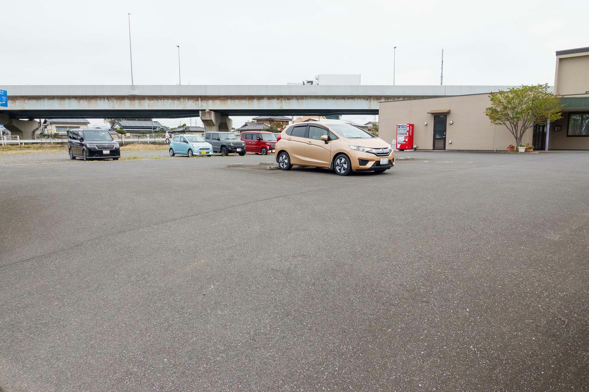 有料老人ホーム カトレア 駐車場