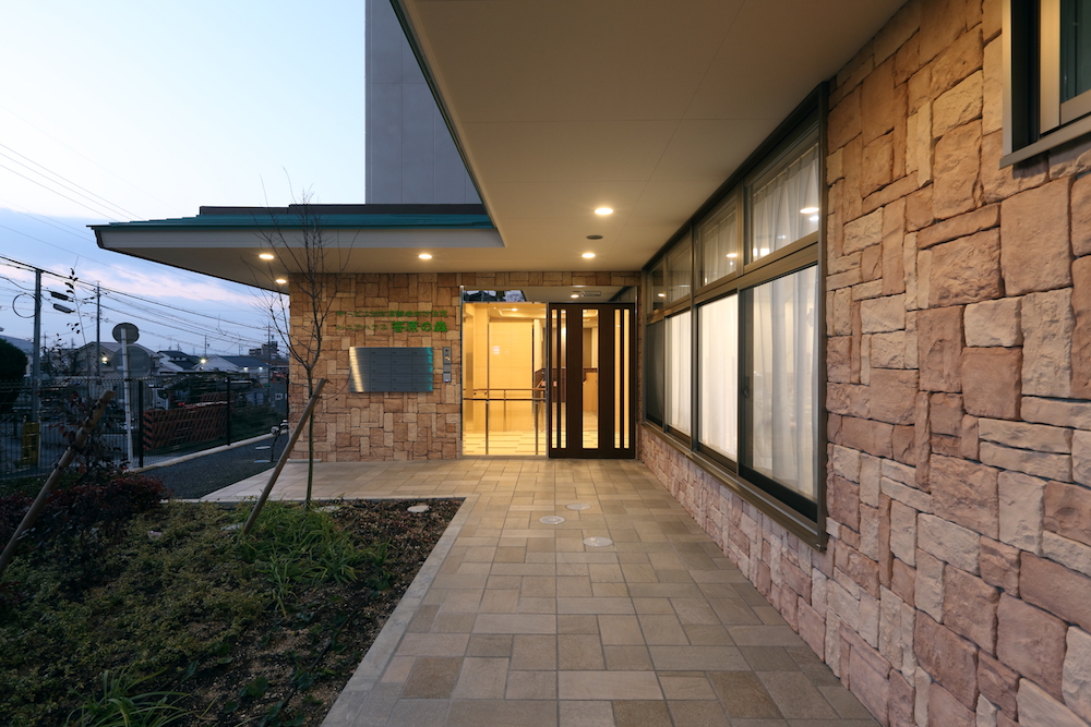 シニアハウス笹原の森 玄関