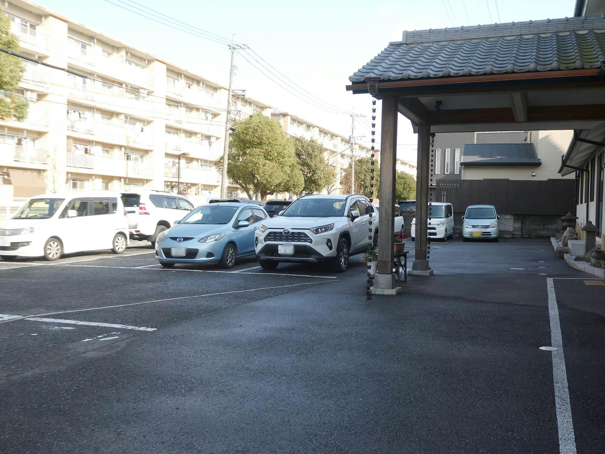 住宅型有料老人ホーム ふれあい家族徳力 駐車場