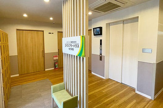 エイジフリーハウス枚方津田 玄関