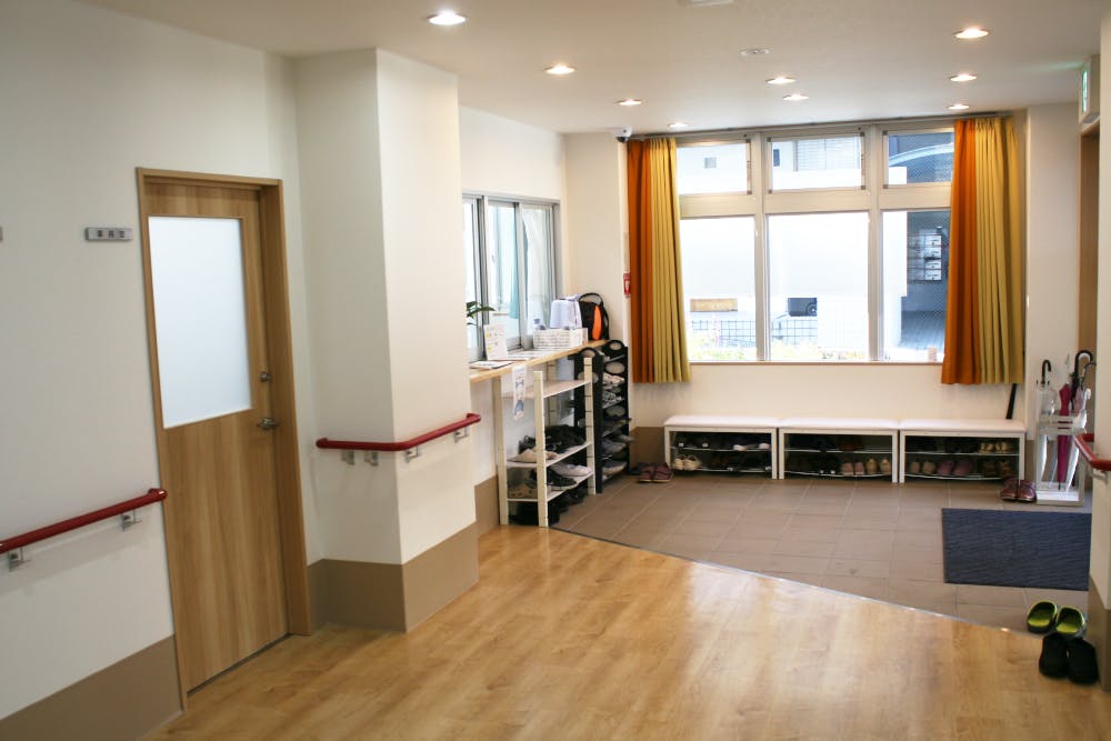 リールホーム学園前 玄関口