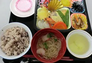 ドローム母原 五感で味わう食事