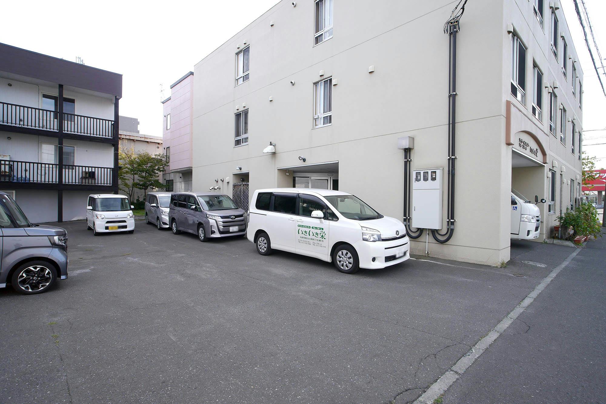 グループホームいきいき栄 駐車場