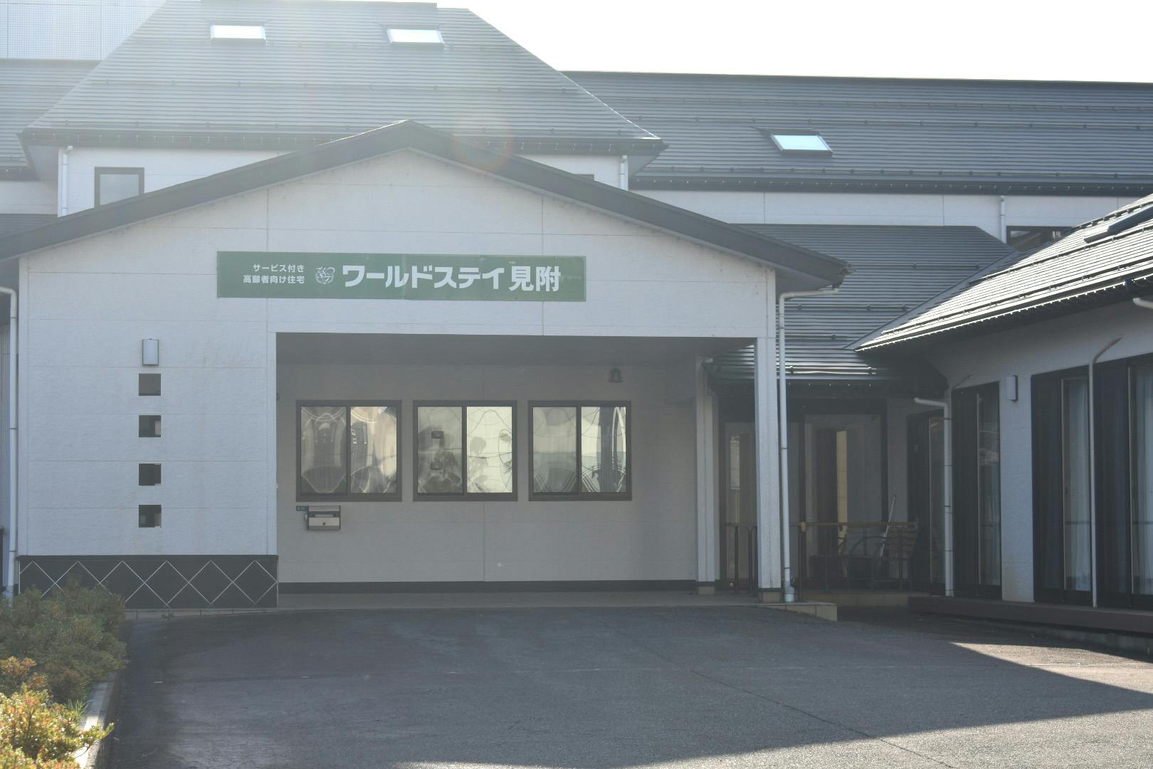 ワールドステイ見附 入口