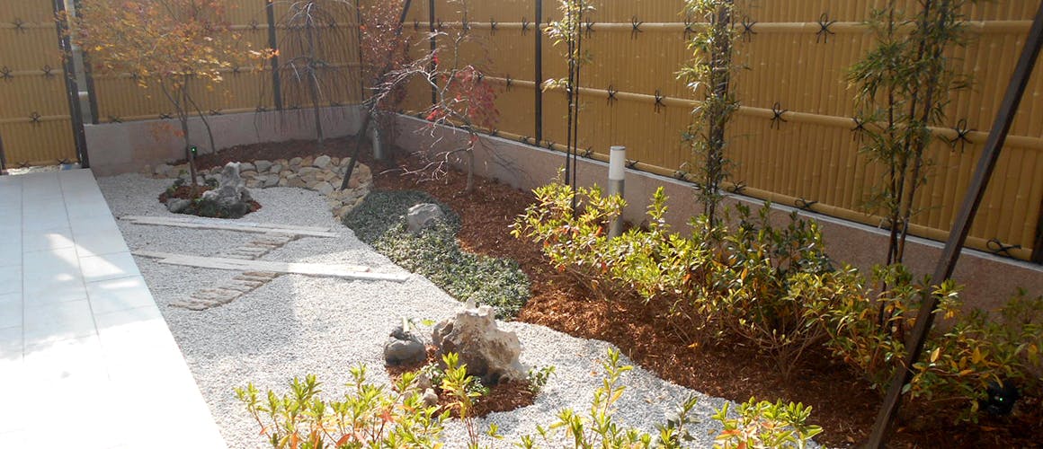 ケアホーム俊徳道 中庭