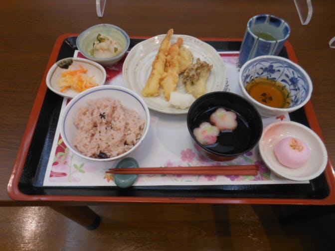 そんぽの家 弁天町 天ぷら盛り合わせ
