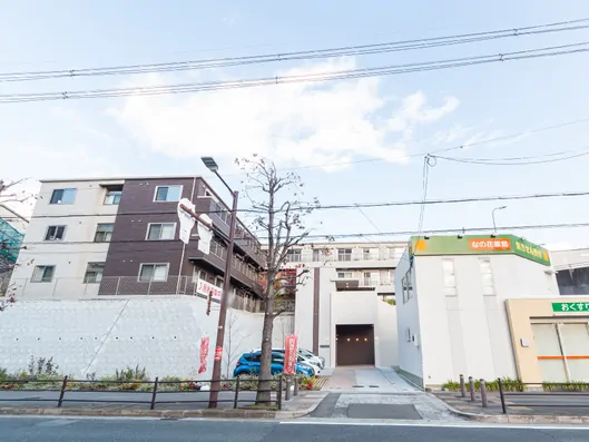 ロイヤルホーム柴原駅前 外観