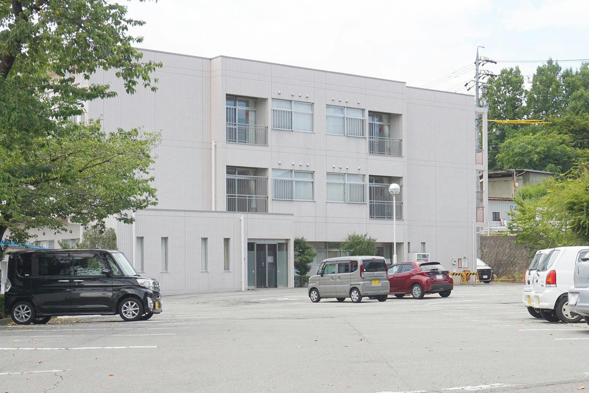 介護老人保健施設チェリーガーデン 入口