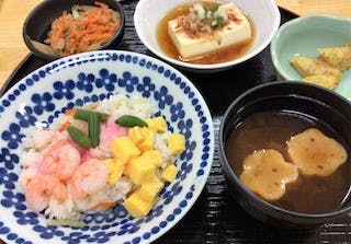 混合型特定施設 いぶき 桜咲く花チラシ寿司ランチ