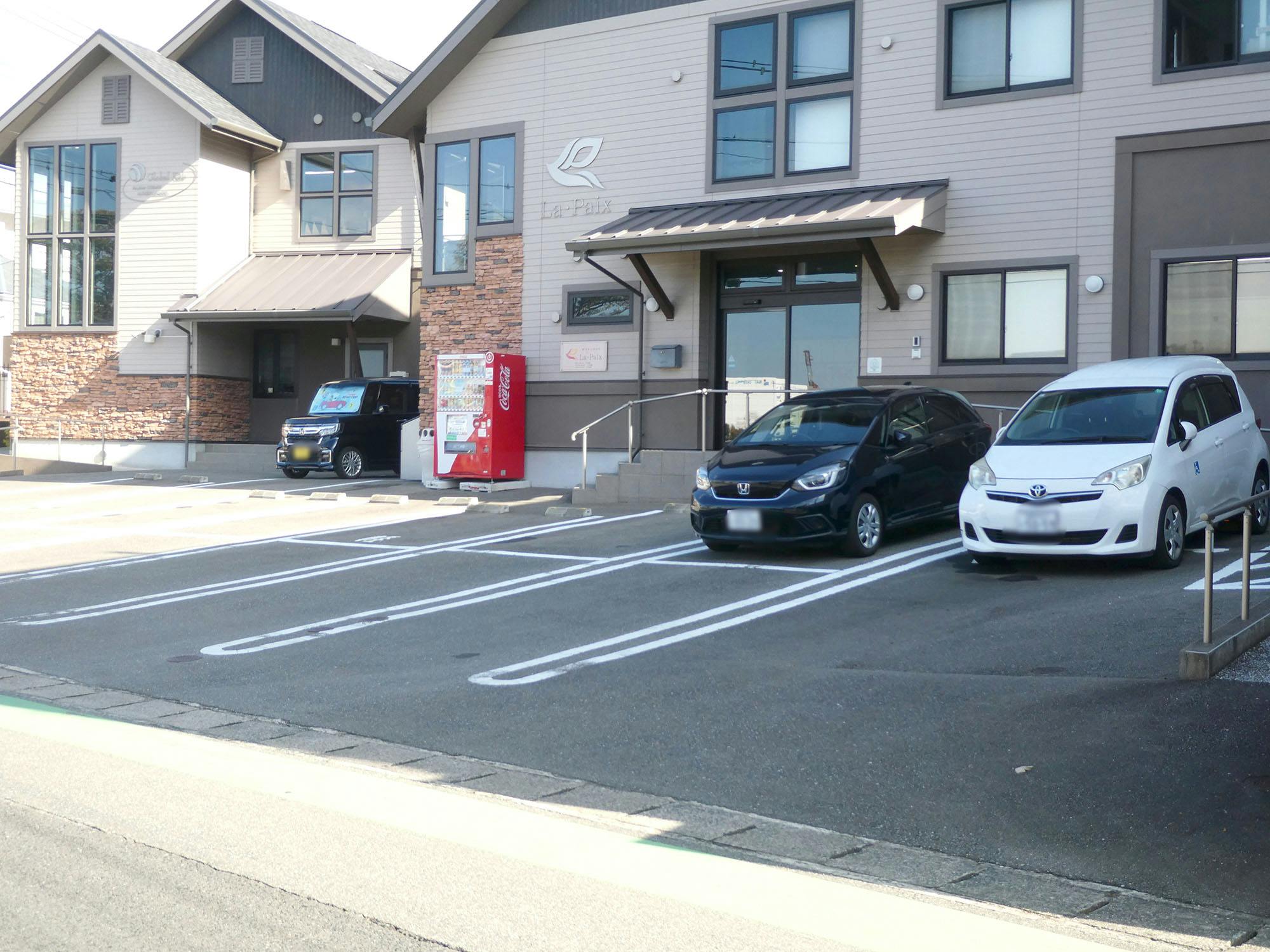 グループホームラペ名島 駐車場