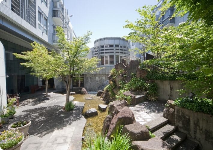 モーニングパーク主税町 中庭