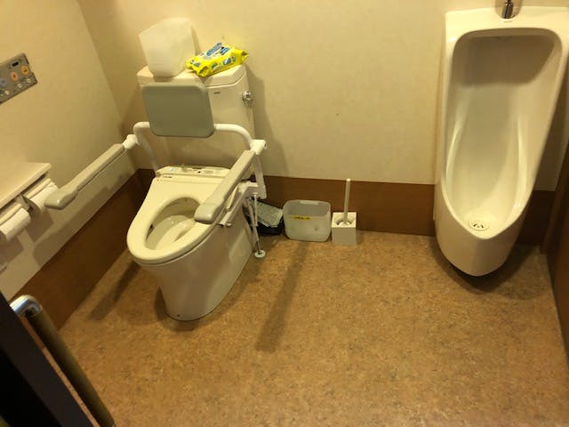 ニチイケアセンターゆらの里 共用トイレ