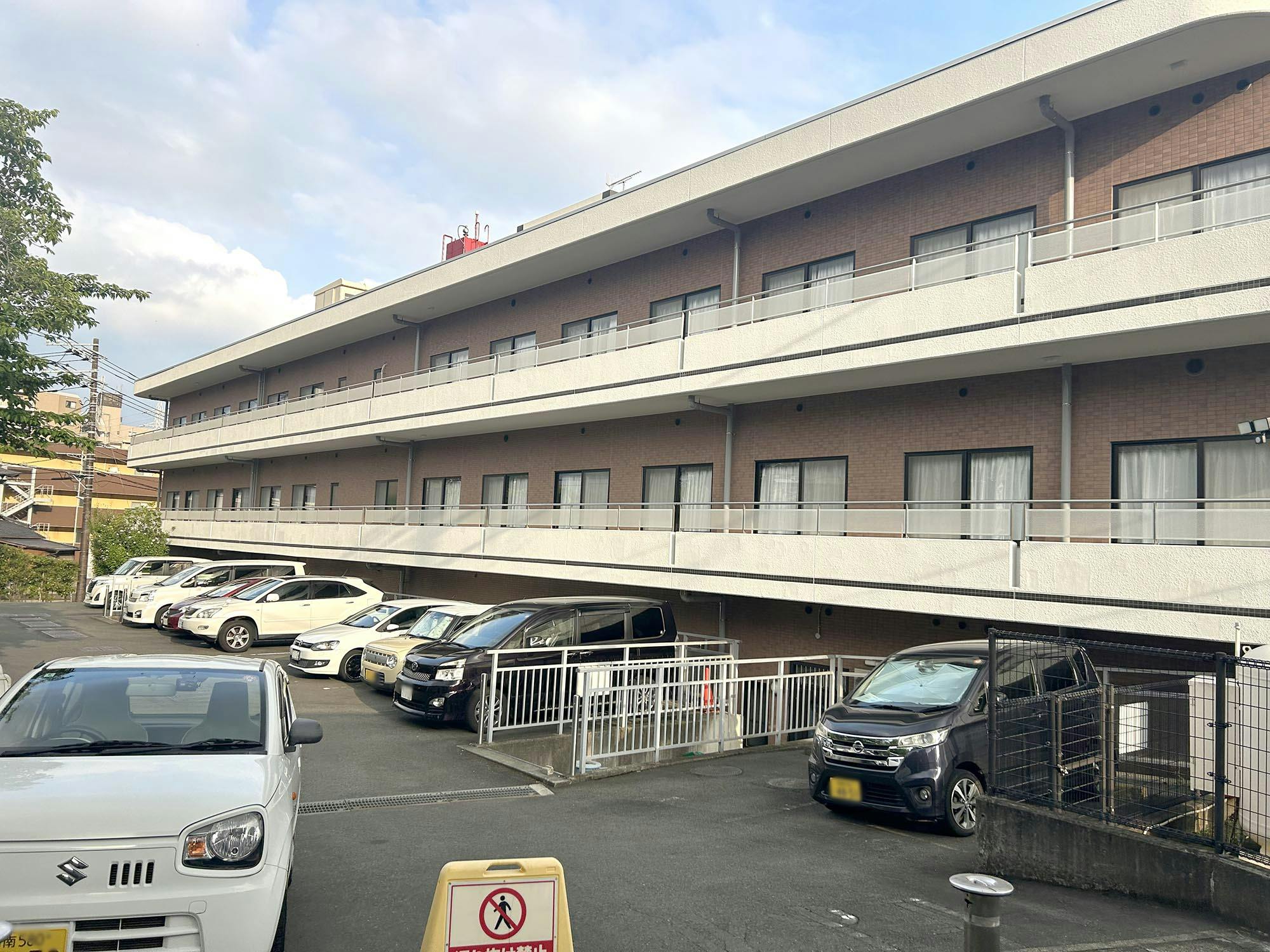 医療法人社団三喜会介護老人保健施設ライフプラザ鶴巻 駐車場