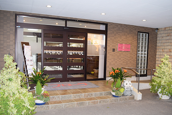 介護付有料老人ホーム メディカルフローラ蓮田 玄関