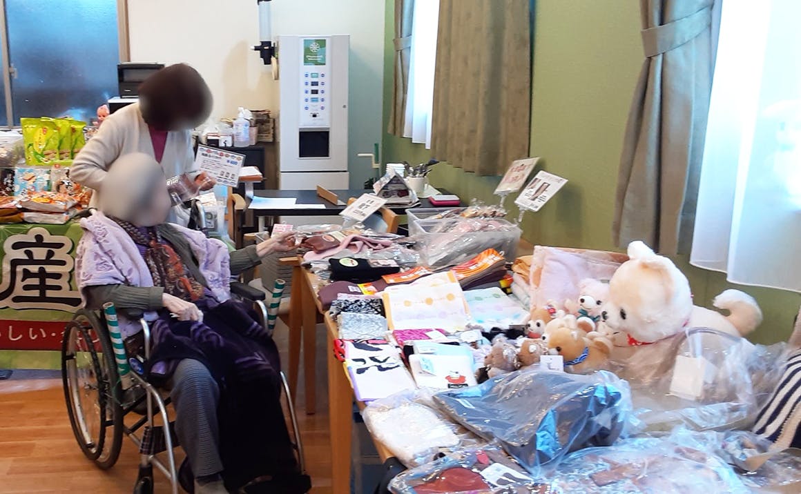 プレザンメゾン美浜 衣料品販売