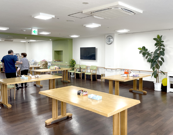 ナーシングホーム華々緑producedby寿々 食堂兼リハビリルーム