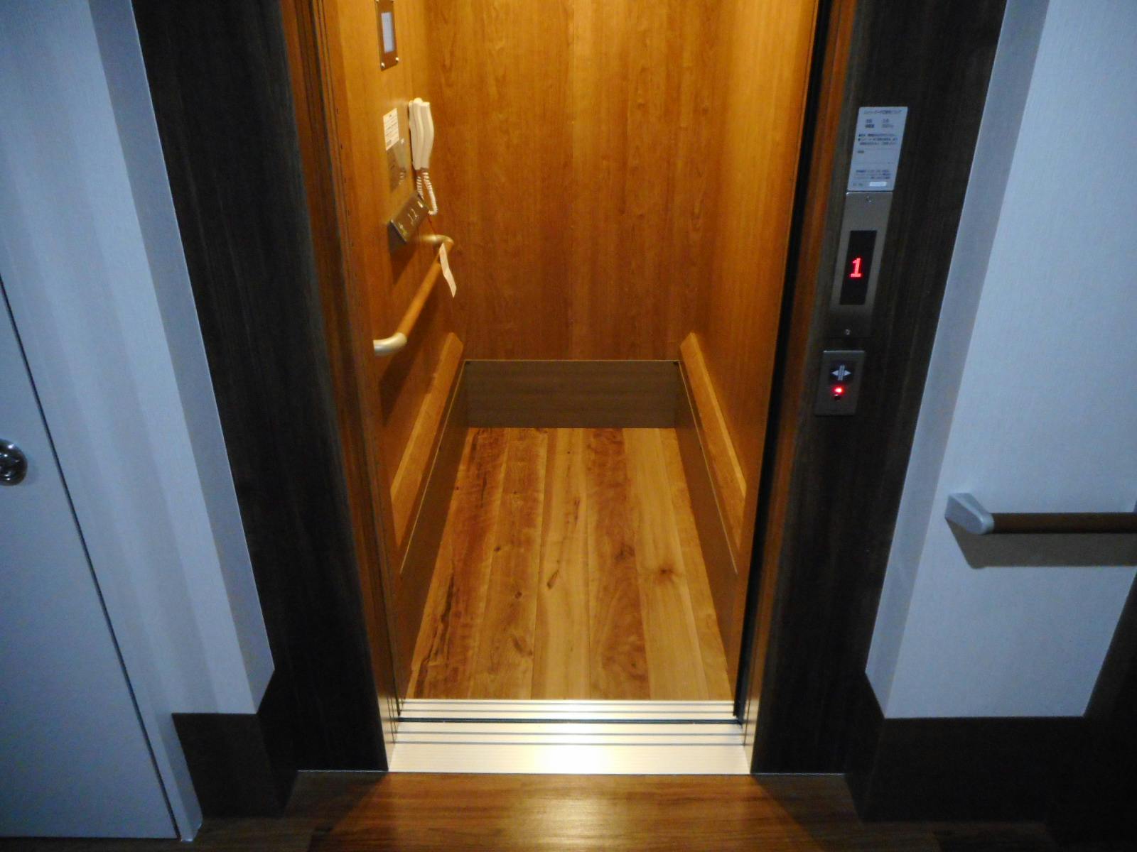 アットホーム郡本 エレベーター