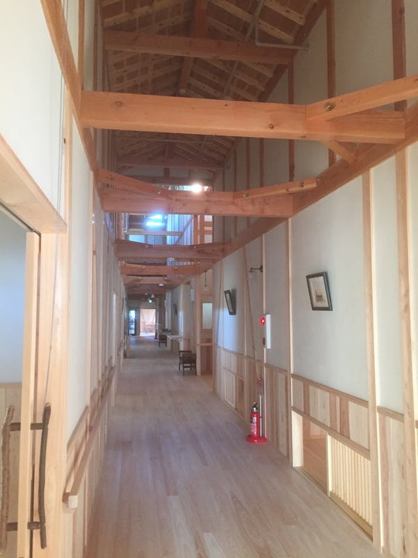 ごんの里 天井の高い廊下