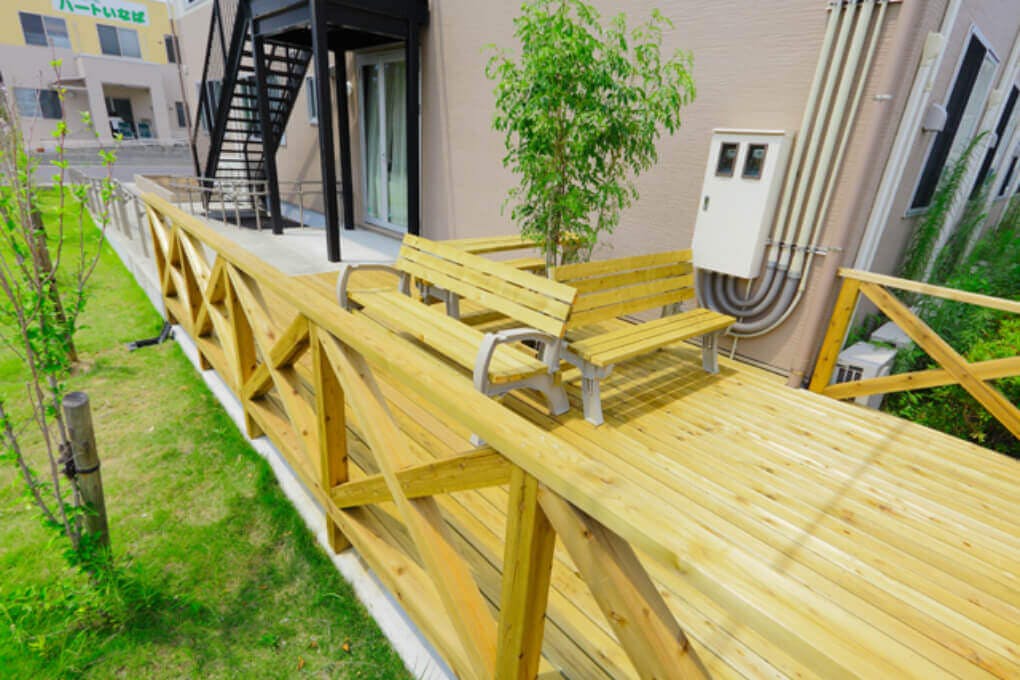 かがみはらの憩 ウッドデッキ