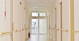住宅型有料老人ホーム 朝日 廊下