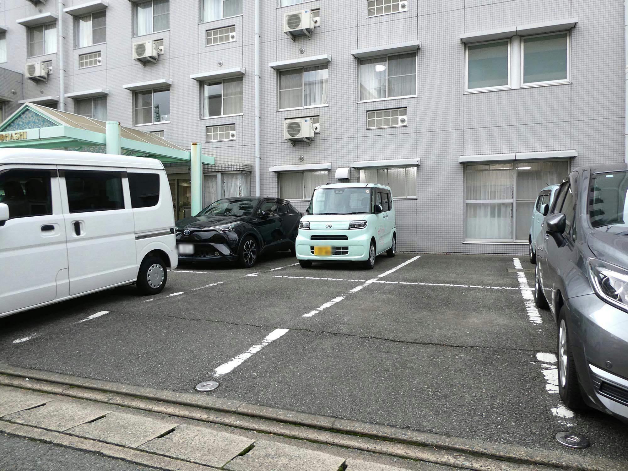 エリーゼ大橋 駐車場