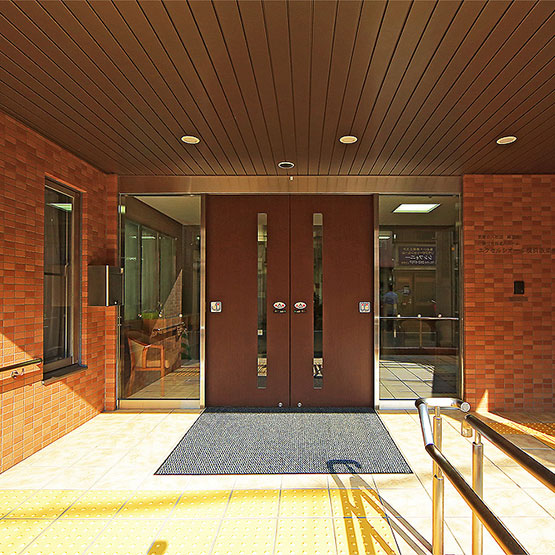 エクセルシオール横浜阪東橋 正面玄関