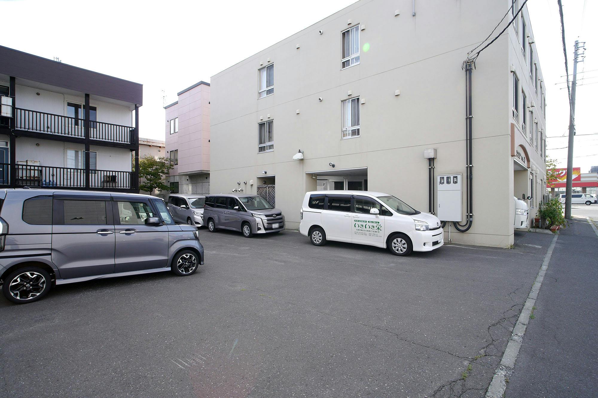 グループホームいきいき栄 駐車場