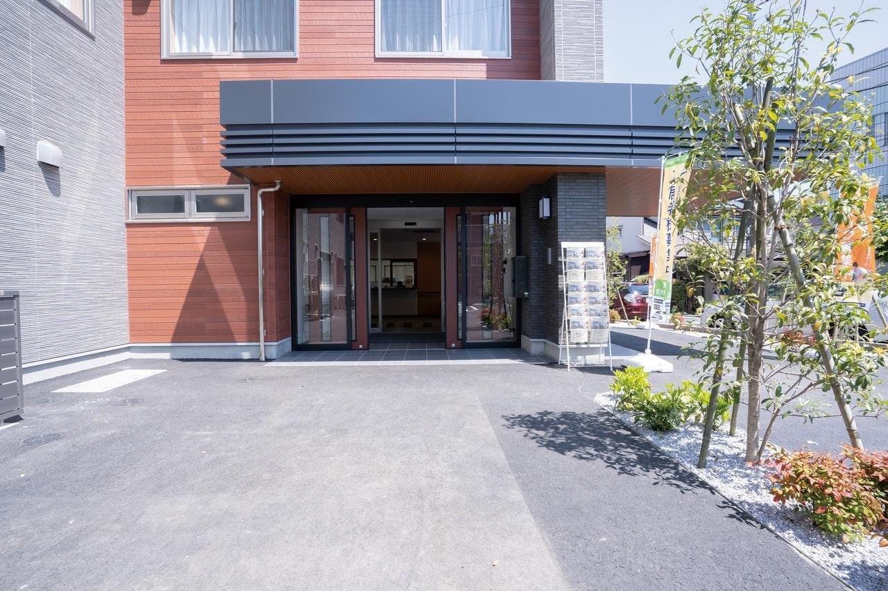 イリーゼ福生 外観エントランス