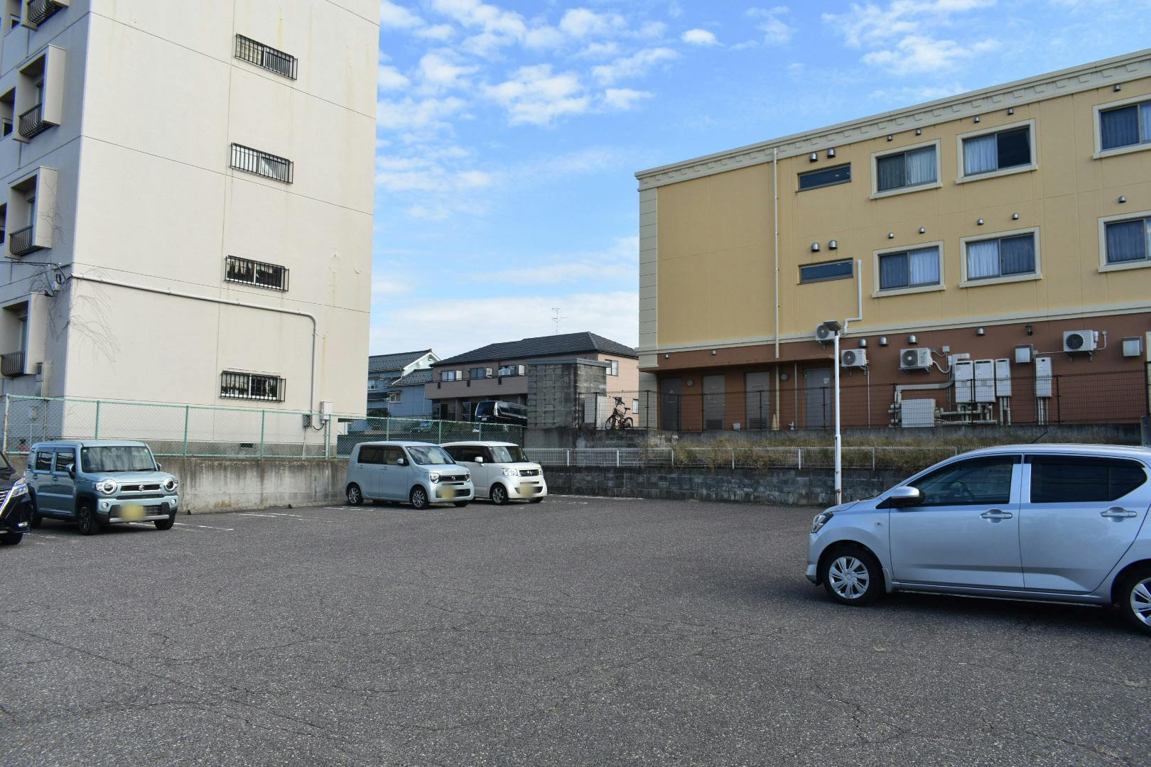 サンヒルズ青山 駐車場