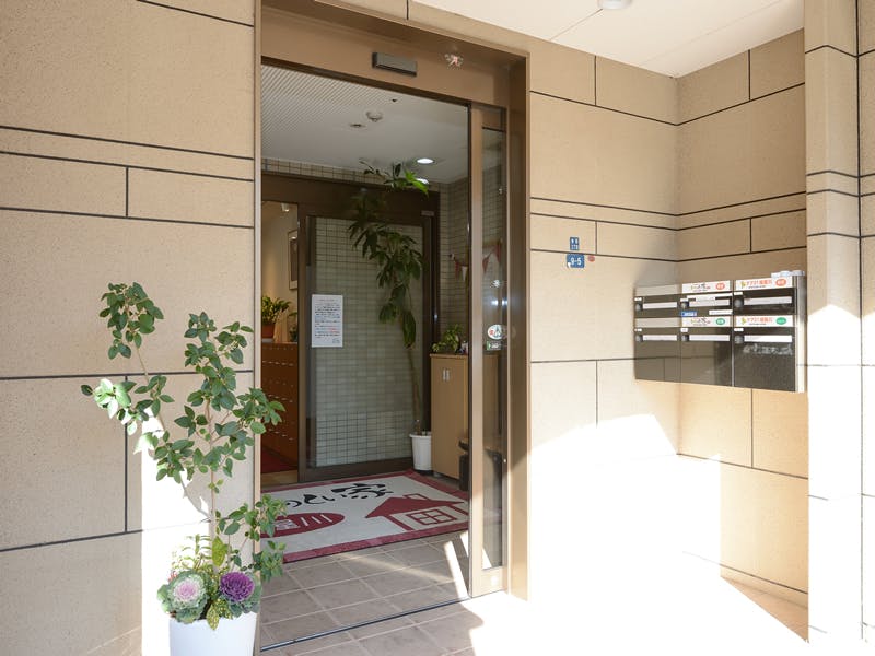 介護付有料老人ホーム プレザンメゾン寝屋川 玄関