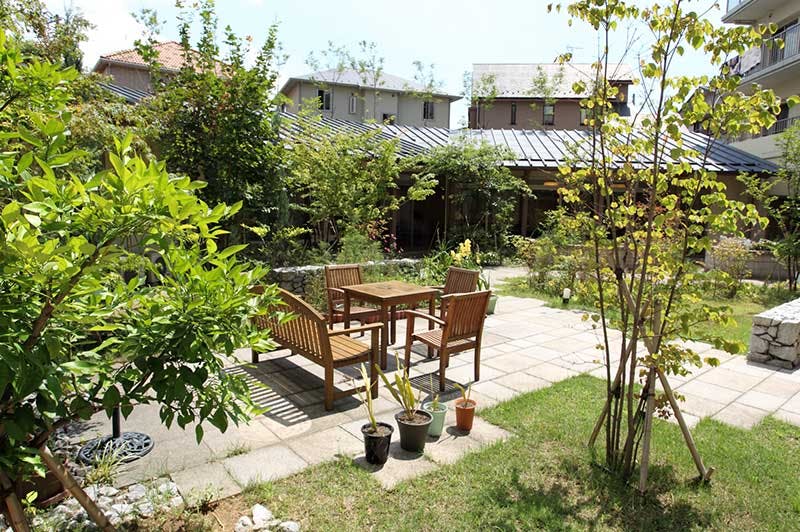 ニチイメゾン稲毛 中庭