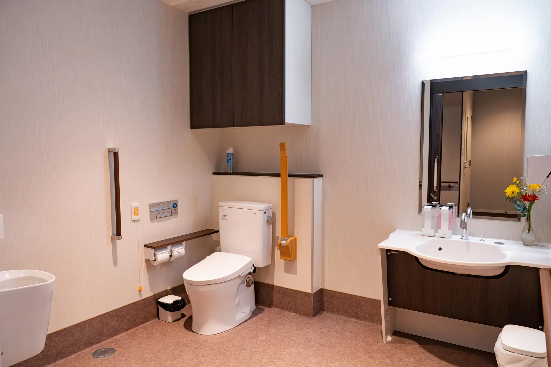 SOMPOケア ラヴィーレ平和大通り 1F共用トイレ