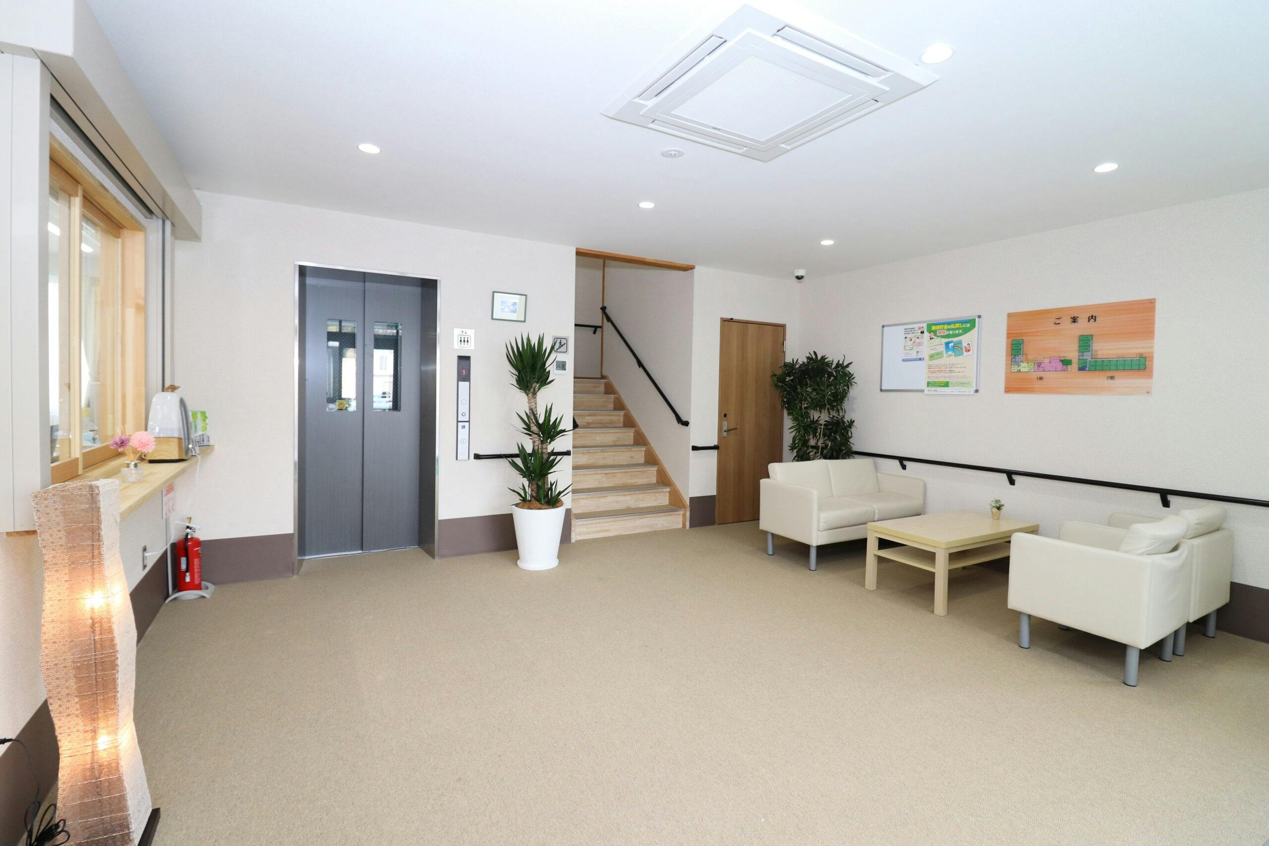 サービス付き高齢者向け住宅シニアハウス木津川 1階エントランス