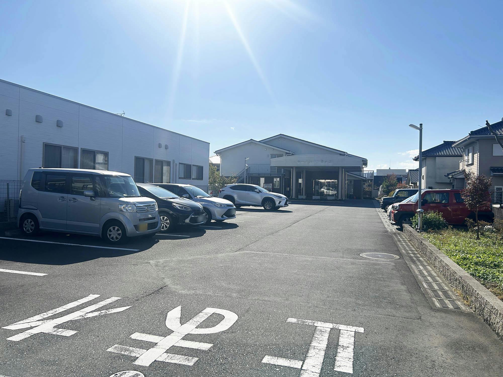 ロータスケア緑ヶ丘 駐車場