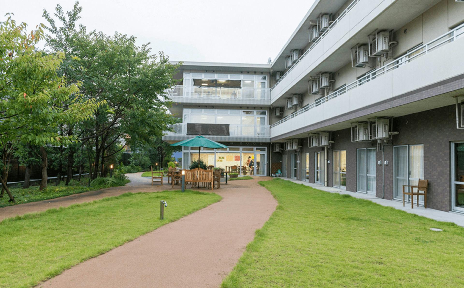 もみの樹・横浜鶴見 中庭