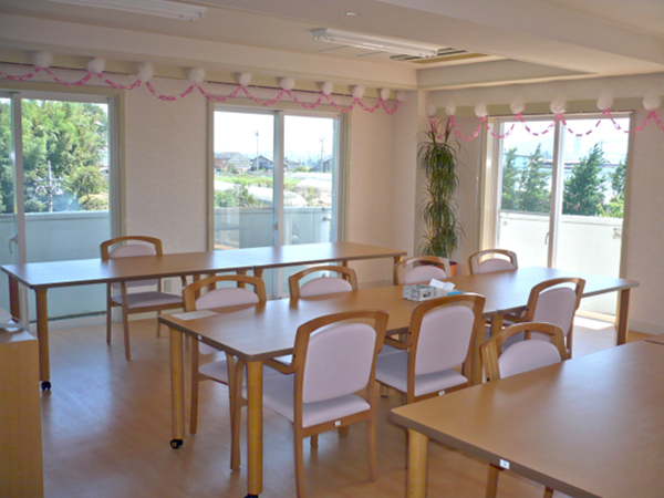 住宅型有料老人ホームウェルネステラス富岡 ４階談話室・食堂