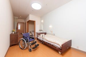 介護付有料老人ホームパレス三萩野 居室　窓側から入口