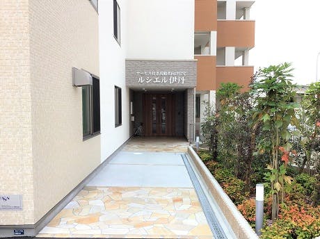 ルシエル伊丹 エントランス