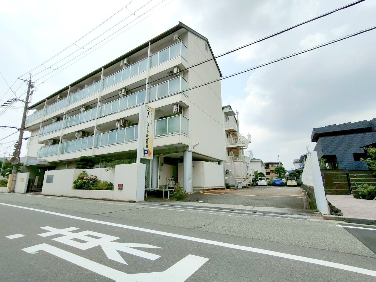 スーパー・コート南花屋敷 駐車場