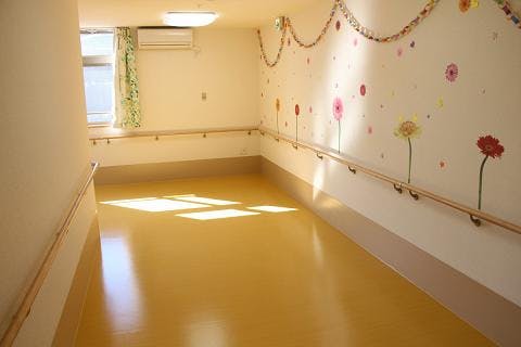 新緑平野 廊下