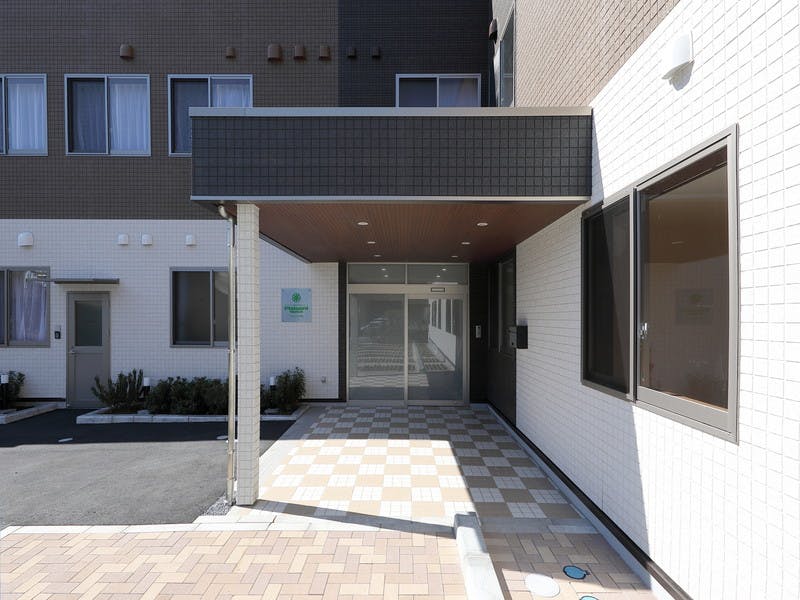 プレザンメゾン美浜 玄関前
