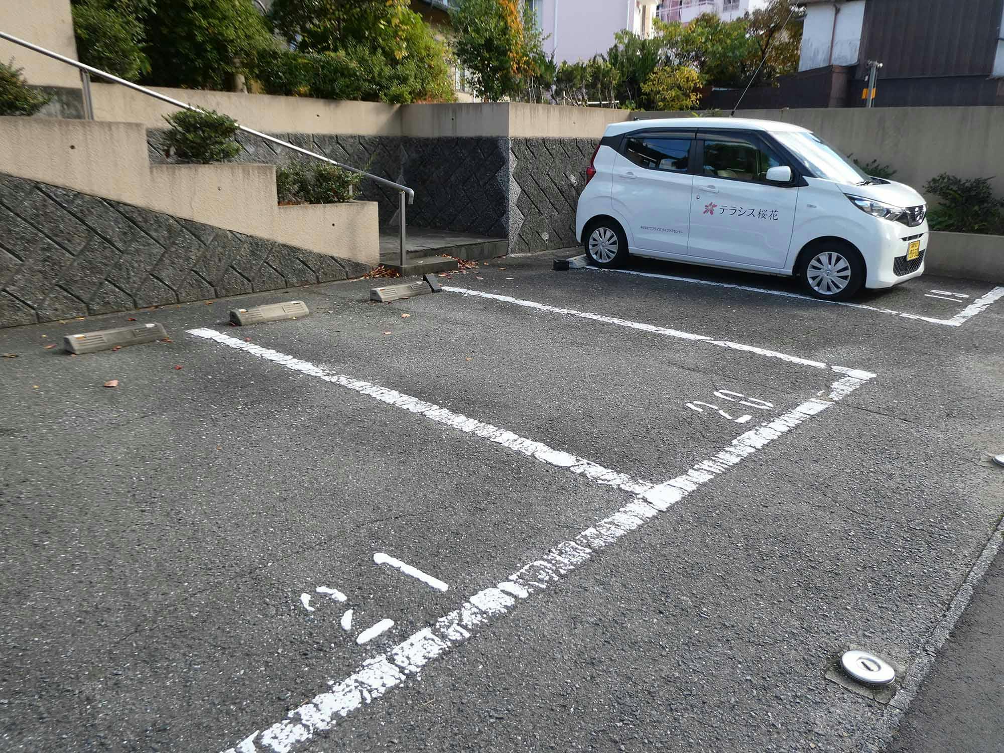 グループホームテラシス桜花 駐車場