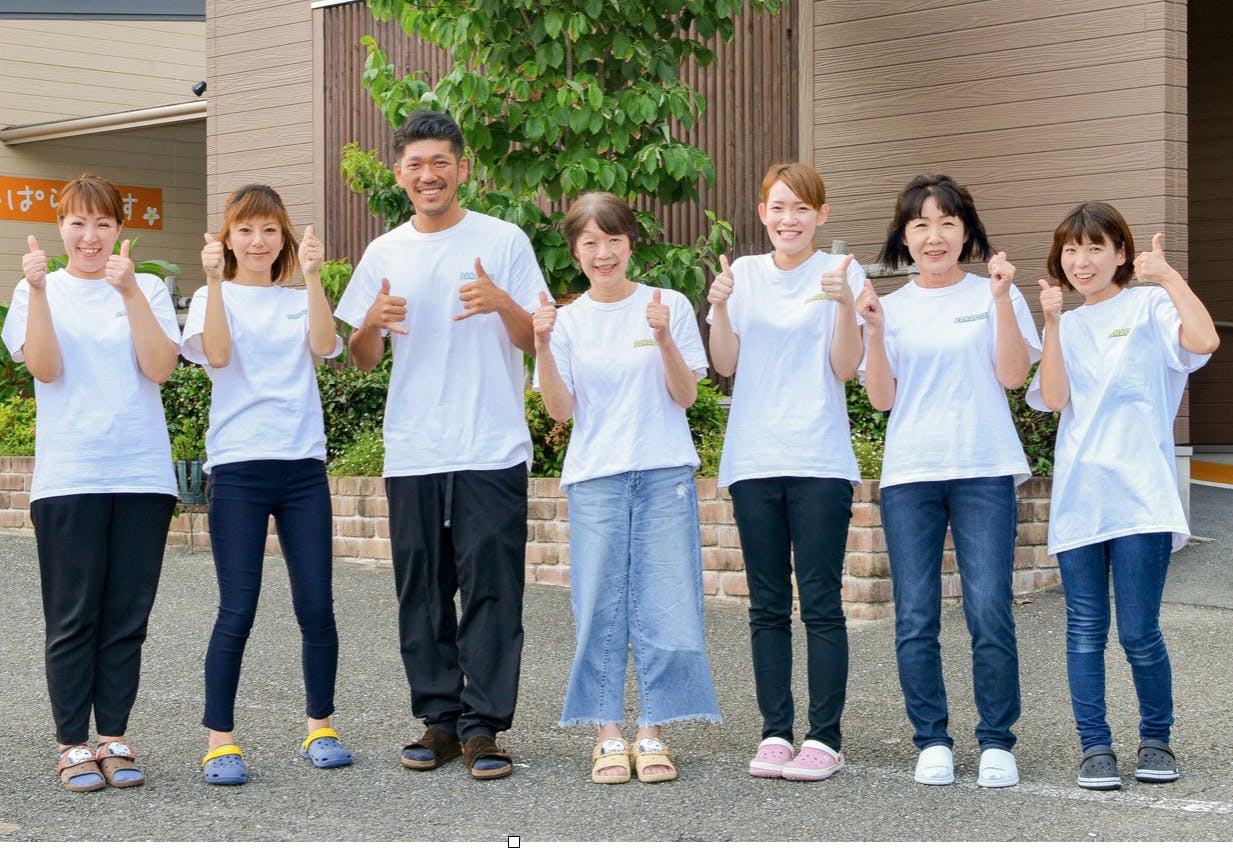 住宅型有料老人ホーム ぱらだいす スタッフメンバー集合写真